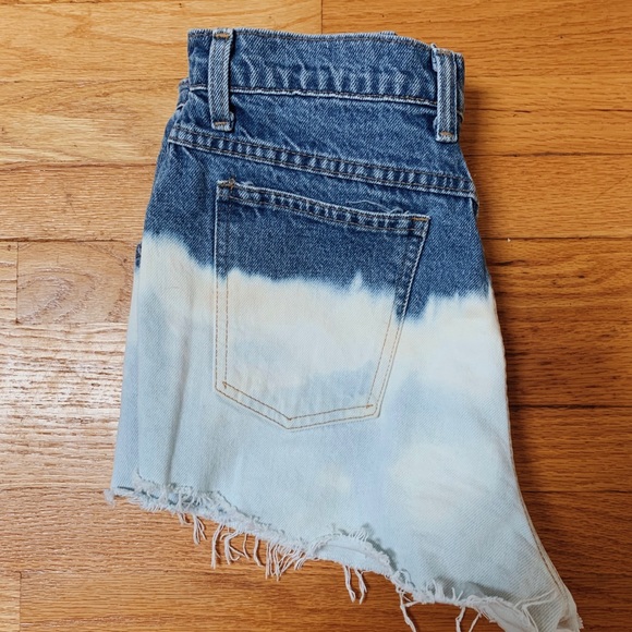 Vintage high waisted bleach shorts - Picture 3 of 3